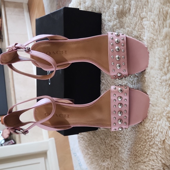 Gorgeous NWT IOB Coach Paige Studded Mat Pink Leather Heeled Sandals 👡💗 - Picture 11 of 16
